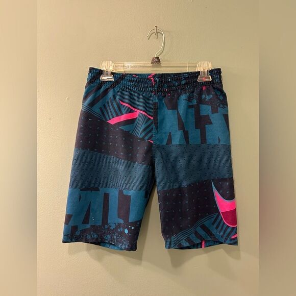 PREOWNED … NIKE “Size: L - (12-13)” With Geometric Design - Picture 1 of 3